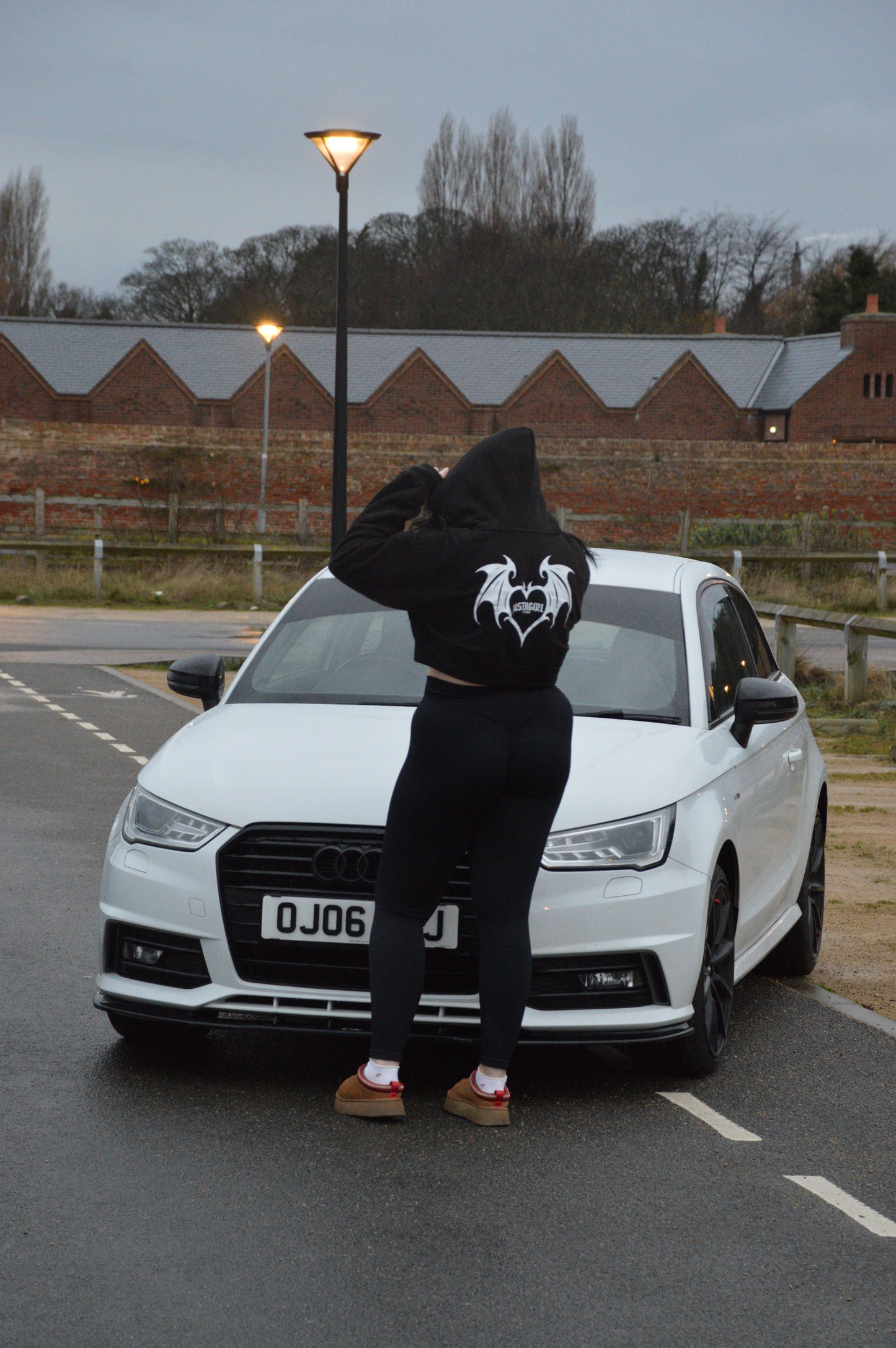 CROPPED HOODIE